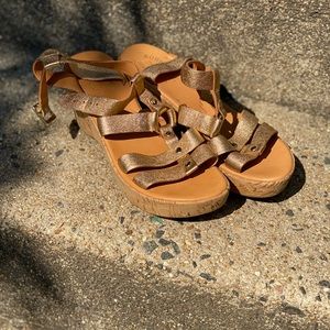 Kork Ease 9 Cork Gold Wedge Strappy Metallic